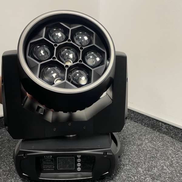 FOS Scorpio Wash - 7 x 60W LED mit Zoom und Vortex-Effekt B-Ware