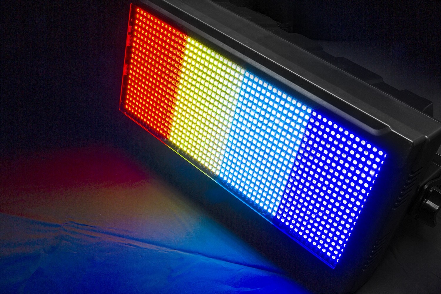 BeamZ Professional BS1200 Stroboskop LED RGB BeamZ Professional BS1200